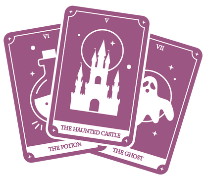 Drei stilisierte Tarot Karten als Produktbild des Edinburgh Krimidinners. Die vordere Karte zeigt "Das verfluchte Schloss".